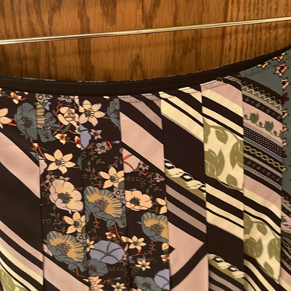 Tory Burch Silk Top + Skirt Set EUC Size 14 Skirt + 12 Top - Picture 8 of 16